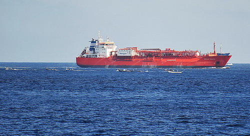 亚丁湾商船自力更生防海盗